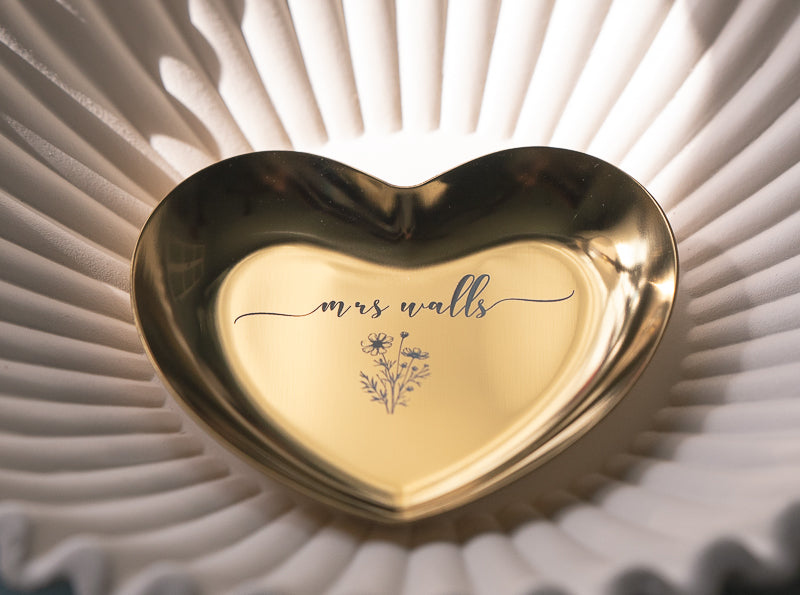 Personalized Heart Jewelry Dish, Custom Name Ring Dish, Bridal Shower Gift, Wedding Gift for Bride, Mrs Trinket Dish, Engagement Gift
