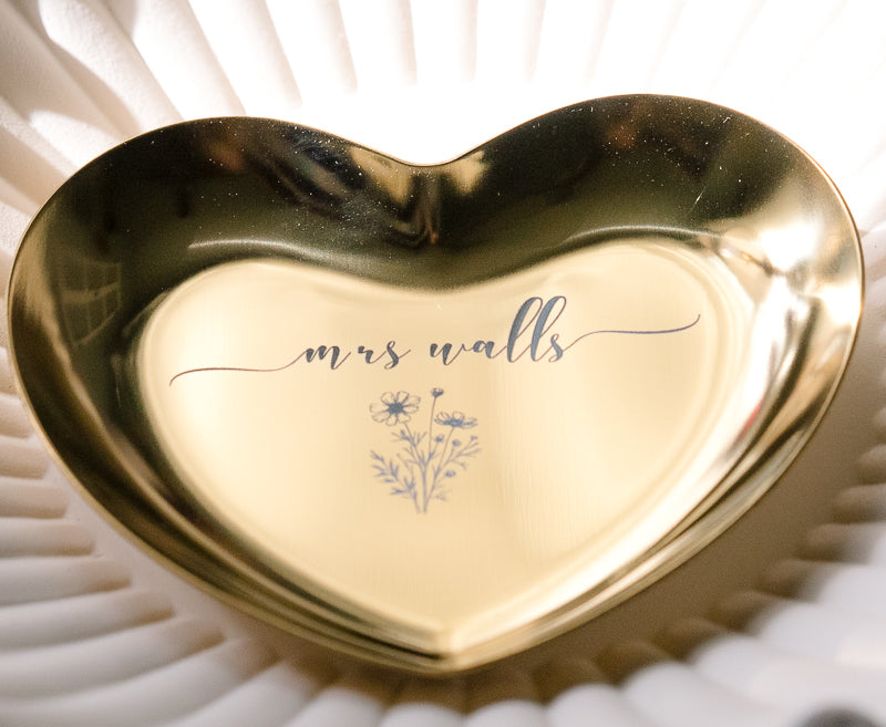 Personalized Heart Jewelry Dish, Custom Name Ring Dish, Bridal Shower Gift, Wedding Gift for Bride, Mrs Trinket Dish, Engagement Gift