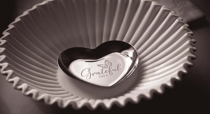 Personalized Heart Jewelry Dish, Custom Name Ring Dish, Bridal Shower Gift, Wedding Gift for Bride, Mrs Trinket Dish, Engagement Gift