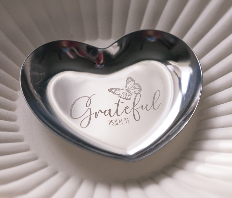 Personalized Heart Jewelry Dish, Custom Name Ring Dish, Bridal Shower Gift, Wedding Gift for Bride, Mrs Trinket Dish, Engagement Gift